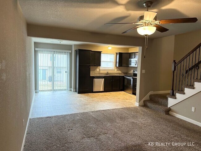 Building Photo - 2 Bed Townhome in Belton; Raymore-Peculiar...