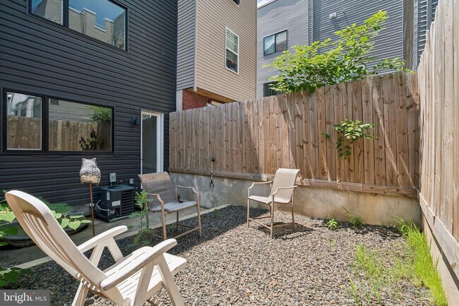 Building Photo - 1437 Parrish St