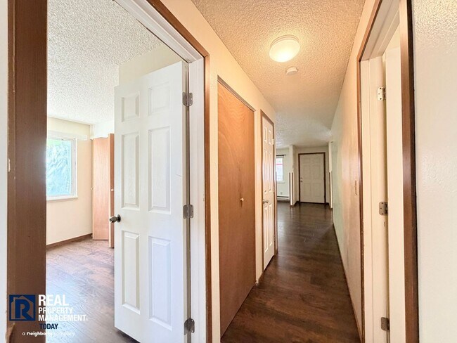 Building Photo - 6115 Glen Mary Ln SE
