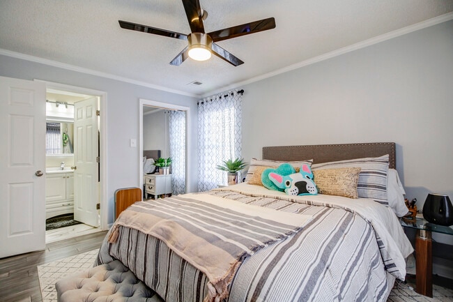 Building Photo - 14201 Woolen Oak Ct