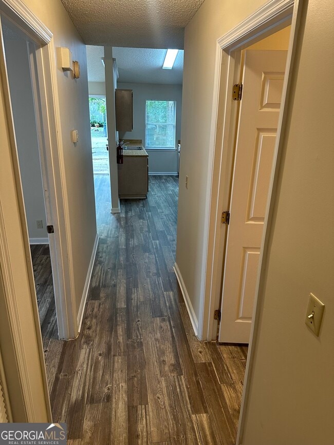 Building Photo - 114 E Lakemont Dr