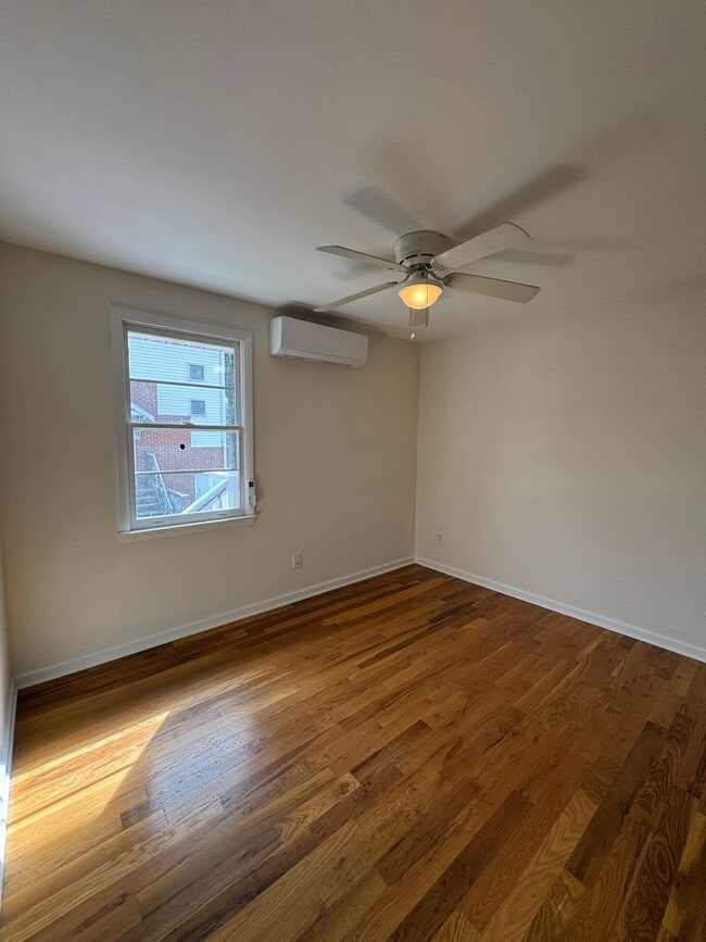 Building Photo - 1036 Seymour Ave