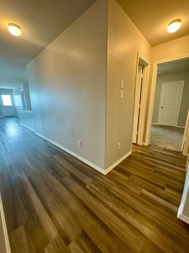 Building Photo - AVAILABLE IN BULVERDE!  In Hidden Trails S...