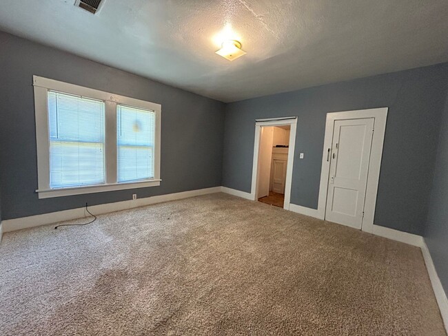 Building Photo - Spacious Shreveport Gem