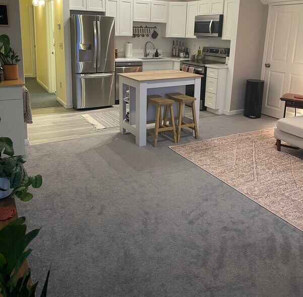 Building Photo - 172 Endicott Ave