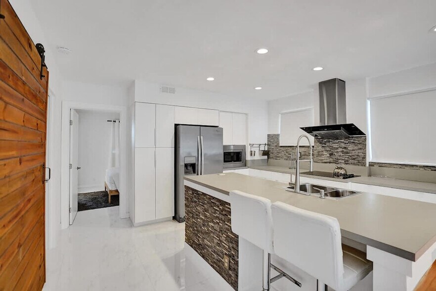 Building Photo - 3215 NE 7th St