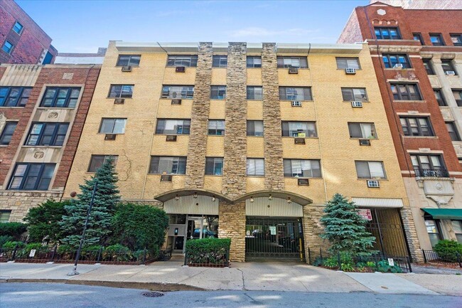 Building Photo - 2 bedroom in Chicago IL 60657