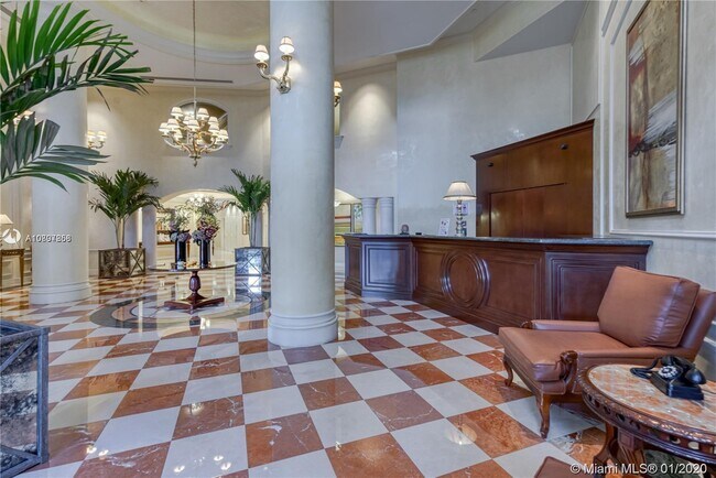 Building Photo - 19900 E Country Club Dr