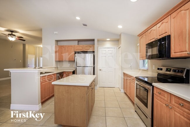 Building Photo - 419 Conlee St