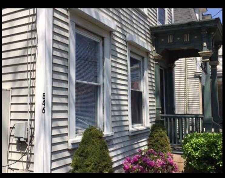 Building Photo - 848 State St