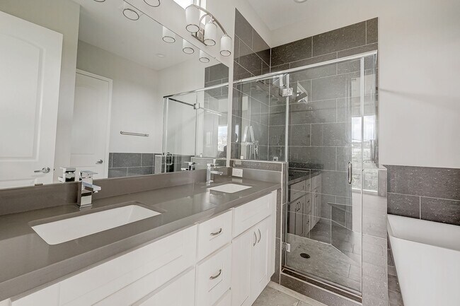 Building Photo - 5610 Patrick St