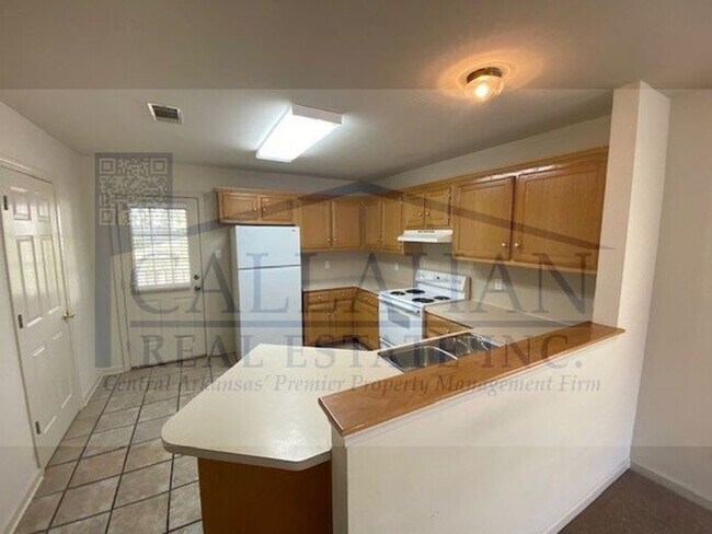 Building Photo - Sherwood 2 Bedroom Townhome