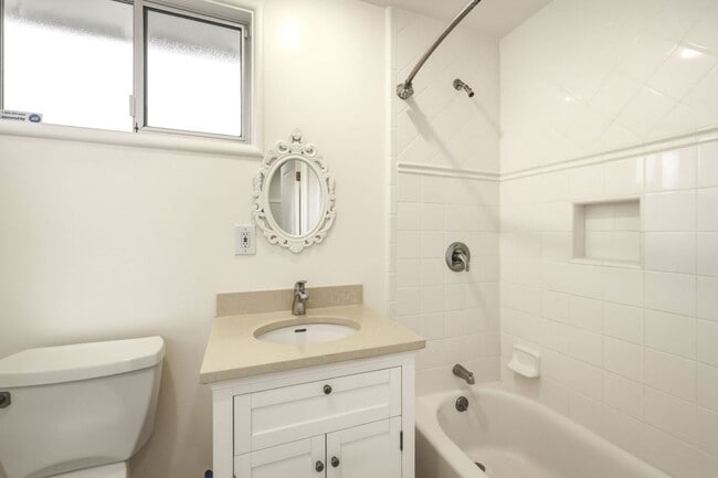 Building Photo - Thoughtfully Updated 3 Bed, 2 Bath Home Close to Rinconada Park, Lucie Stern Community Center, an...