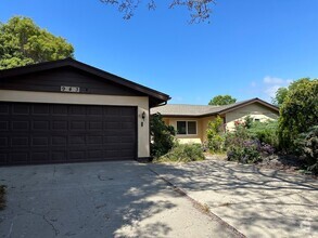 Building Photo - Lovely Remodeled 4 bedroom 2.5 bathroom ho...