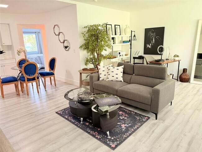 Primary Photo - 6941 Bay Dr