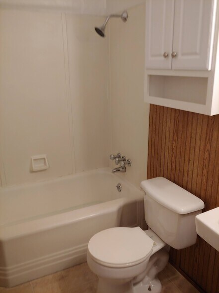 Unit 2 - Bathroom - 435 W 29th St