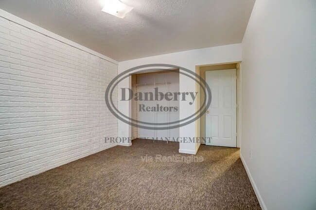 Building Photo - 3733 Willow Run Dr