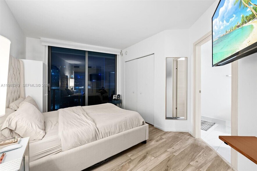 Building Photo - 801 S Miami Ave