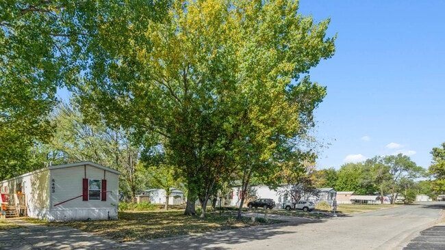 Building Photo - 2233 E Maywood St