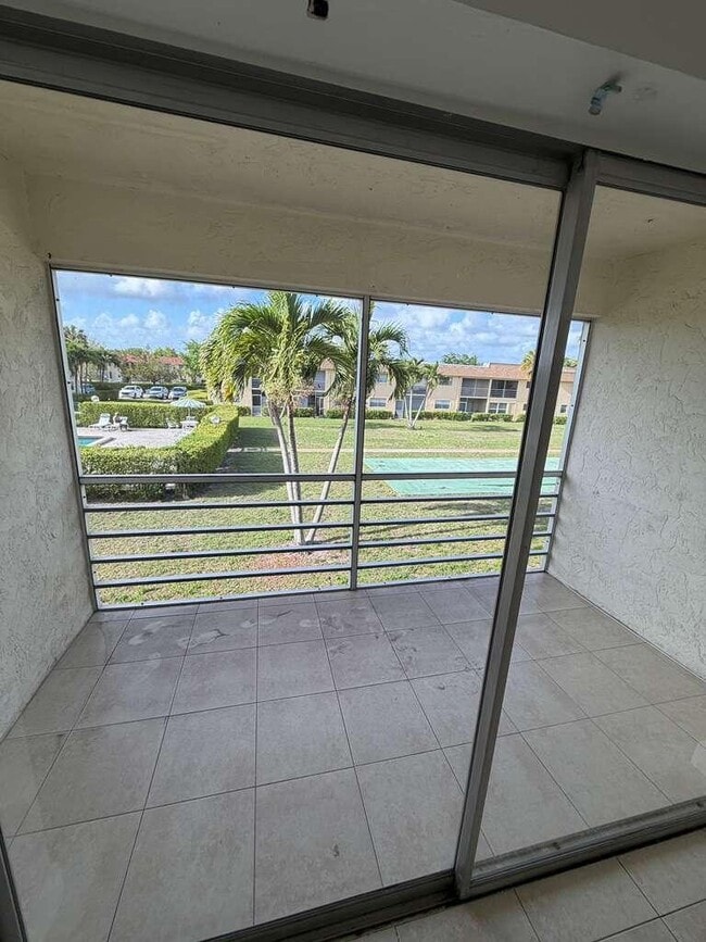 Building Photo - 9851 Sandalfoot Blvd