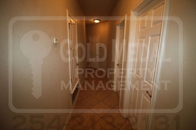 Building Photo - 2908 Tucson Dr