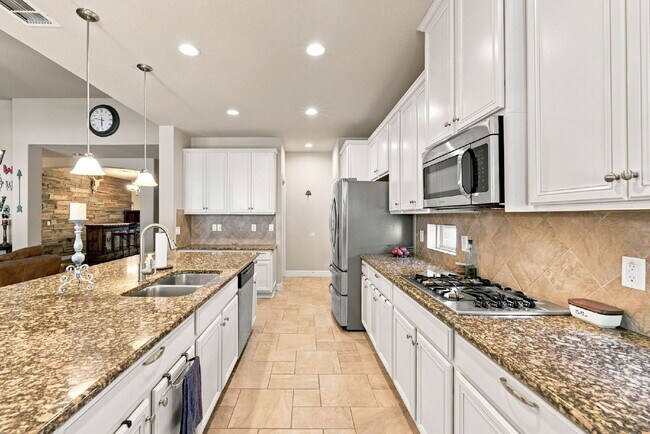 Building Photo - 8951 Highland Dawn