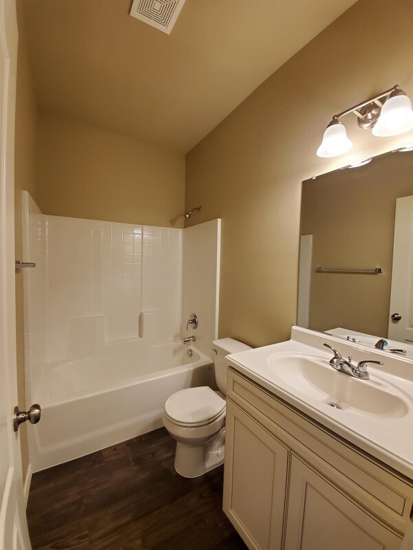 Building Photo - 5804 Deauville Street