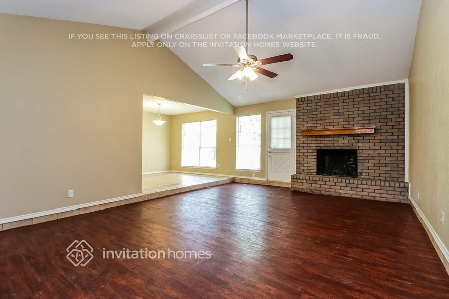 Building Photo - 4719 Crest Dr