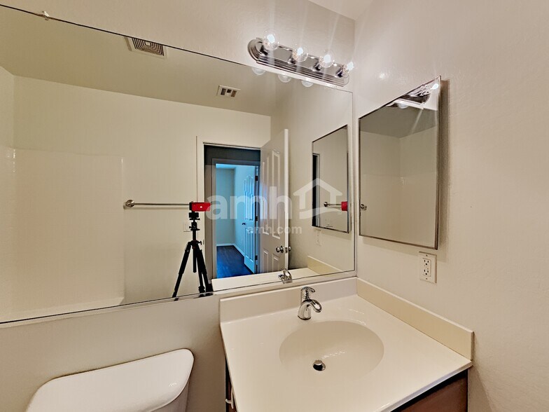 Building Photo - 5305 S 27th Dr