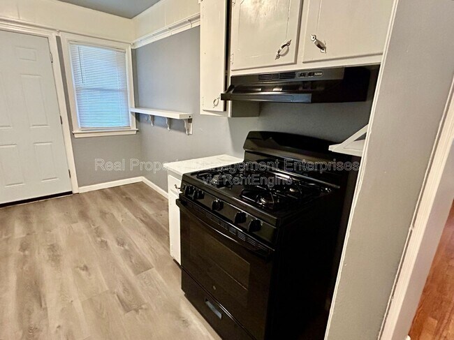 Building Photo - 3044 NW 28th St