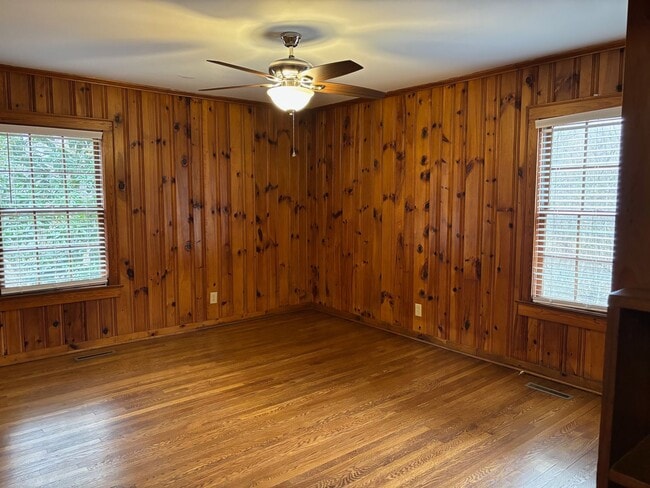 Building Photo - 3-4 bed, 2 bath with full basement in Asheboro