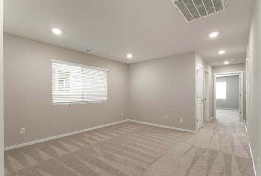 Building Photo - 10708 Tahoma Ct E