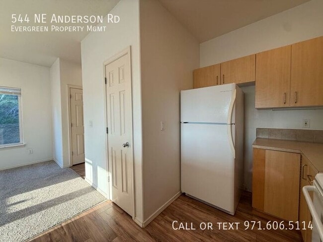 Building Photo - 544 NE Anderson Rd