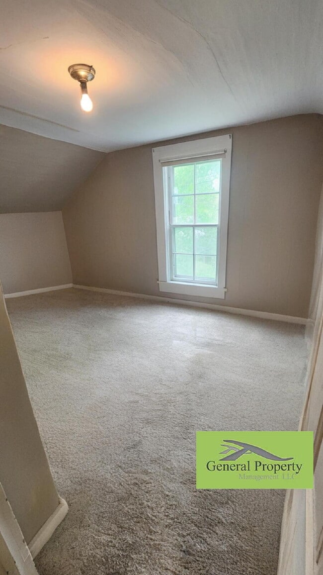 Building Photo - 4+ Bedroom Home Near Local Schools and Parks - Available May 1st!