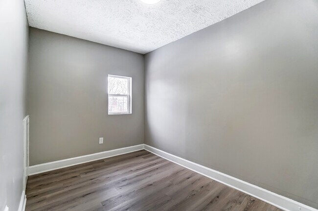 Building Photo - 1081 S Champion Ave