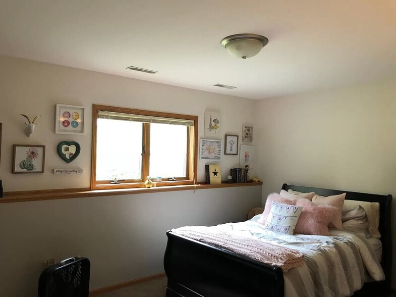 Building Photo - 204A E Parkview St