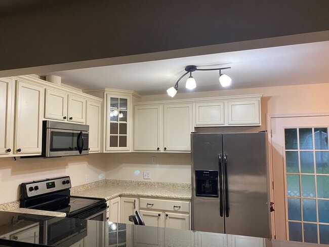 Building Photo - Cottage home, 5 minutes to Wrightsville Be...