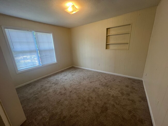 Building Photo - 2 Bedroom 1 Bathroom Duplex in Winterville!