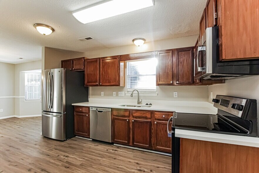 Building Photo - 4817 Farmview Dr