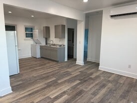 Building Photo - 104 Magee Ave