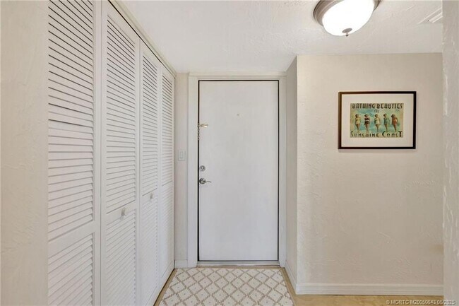 Building Photo - 10000 S Ocean Dr