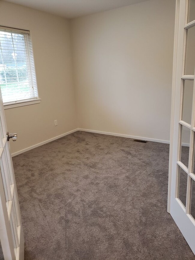 Building Photo - Beautifully Finished Home In A Great Location!