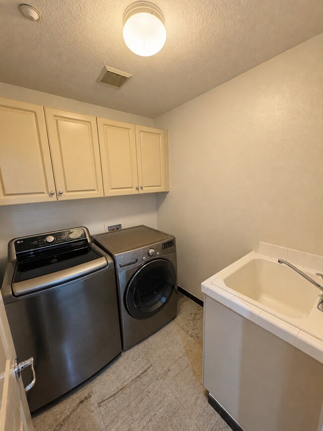 Building Photo - 621 Marbella Ct