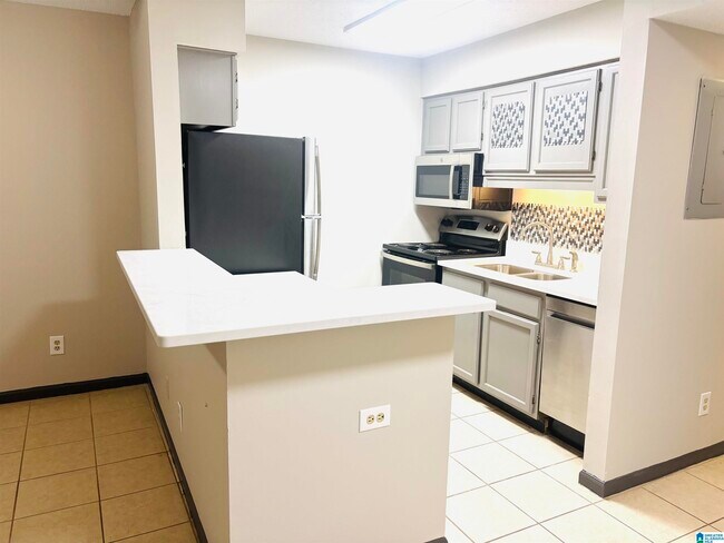 Building Photo - 1009 12th St