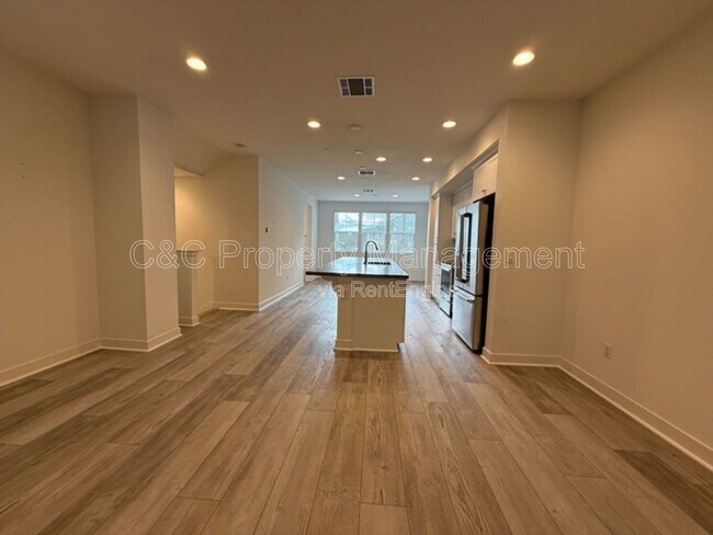 Building Photo - 374 Hansen Ter