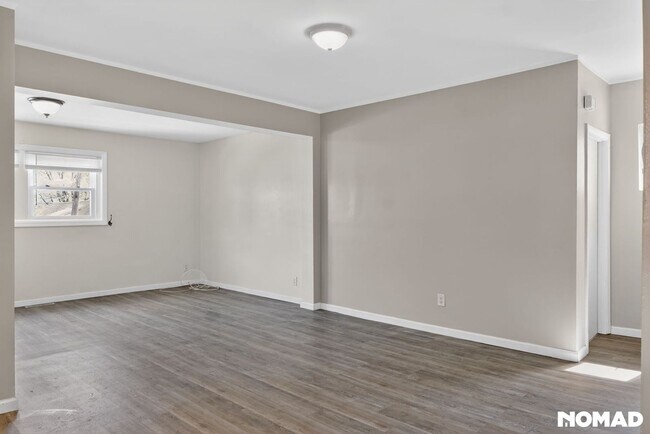 Building Photo - Charming 2BR Duplex in West Haven