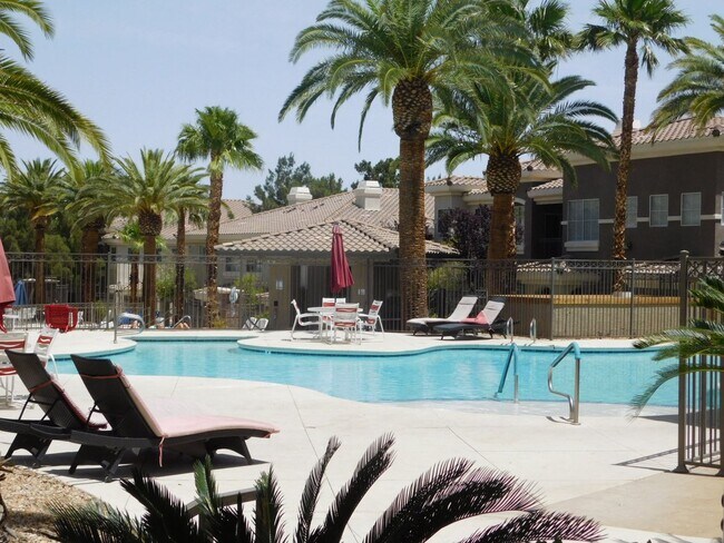 Building Photo - GORGEOUS FULLY FURNISHED 2 BEDROOM UNIT*GA...