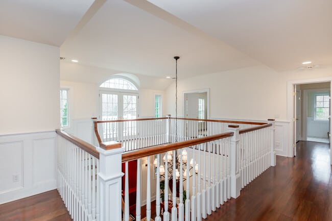 Building Photo - 21 Fieldview Ln