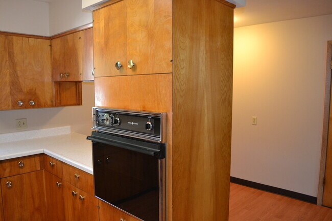 Building Photo - Nice 3-4 Br, 2 Bath Ranch style home, fenced in yard, garage, patio, full basement