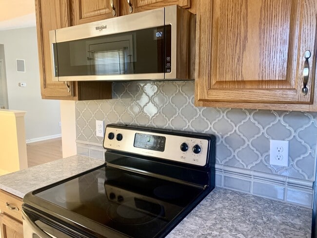 Building Photo - 205 Holland Ridge Dr